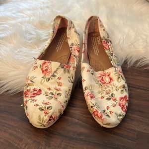 Floral print TOMS slip ons